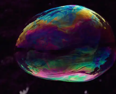 A soap bubble demonstrating the principle of iridescence